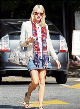 明星示范，絲巾，女人味，搭配