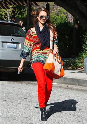 明星示范，絲巾，女人味，搭配