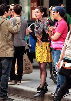 明星示范，絲巾，女人味，搭配