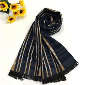 圍巾的色調如何與衣服搭配 圍巾的色調如何與衣服搭配