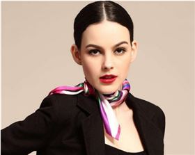 絲巾女夏天怎么圍 絲巾女夏天怎么圍