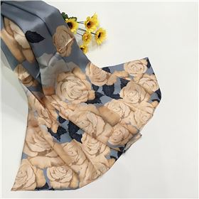 絲巾怎么系成防曬衣——真絲圍巾、真絲絲巾、圍巾定制