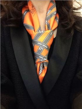 真絲圍巾的系法 真絲圍巾的系法