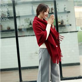 What color clothes go with the red scarf What color clothes go with the red scarf