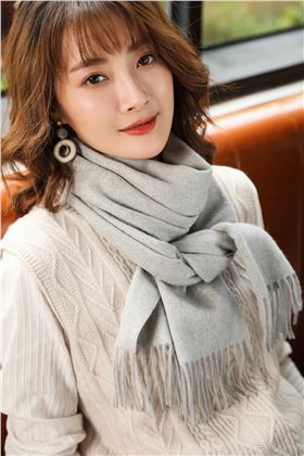 圍巾的各種圍法-真絲圍巾，真絲絲巾，羊絨圍巾