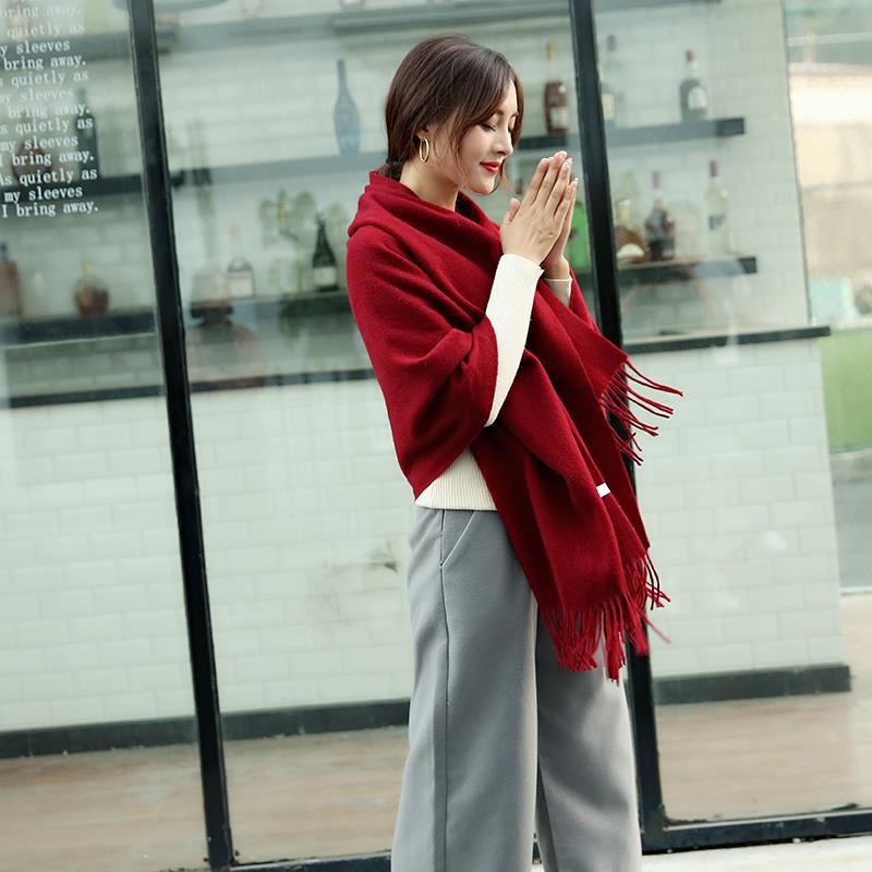 What color clothes go with the red scarf What color clothes go with the red scarf