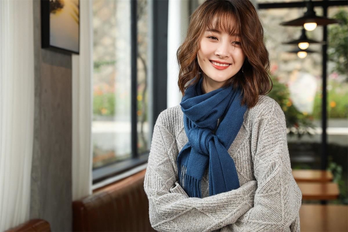 灰色圍巾怎么搭配 灰色圍巾怎么搭配