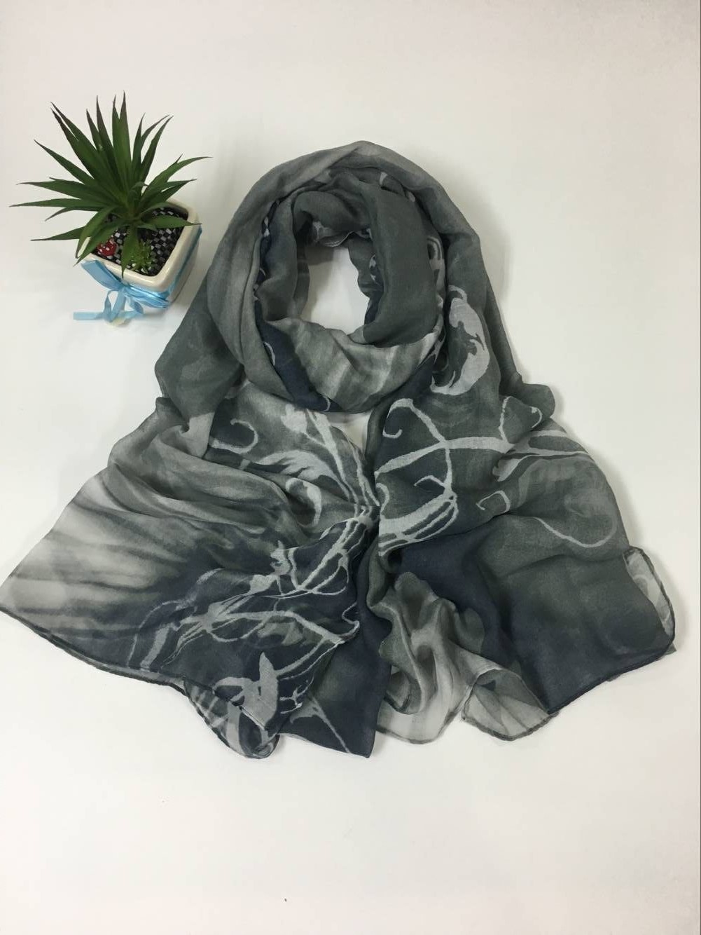 秋冬款水墨紋巴厘紗圍巾 秋冬款水墨紋巴厘紗圍巾