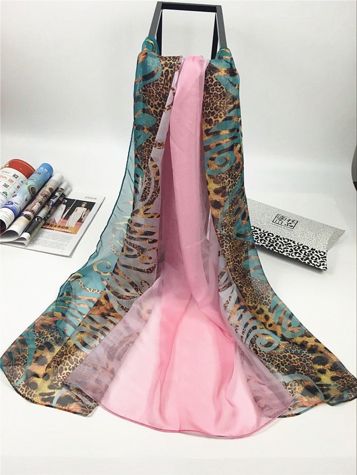 新款土耳其藍豹紋仿真絲圍巾 新款土耳其藍豹紋仿真絲圍巾