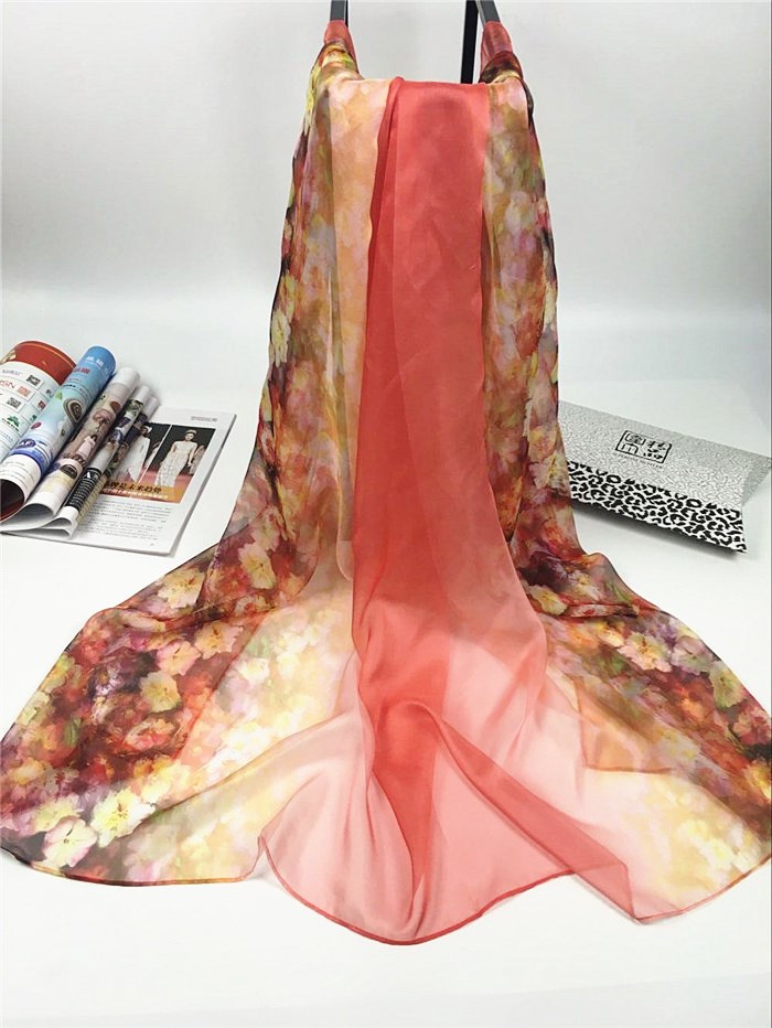 新款繁花似錦系列女士仿真絲圍巾淡紅 新款繁花似錦系列女士仿真絲圍巾淡紅