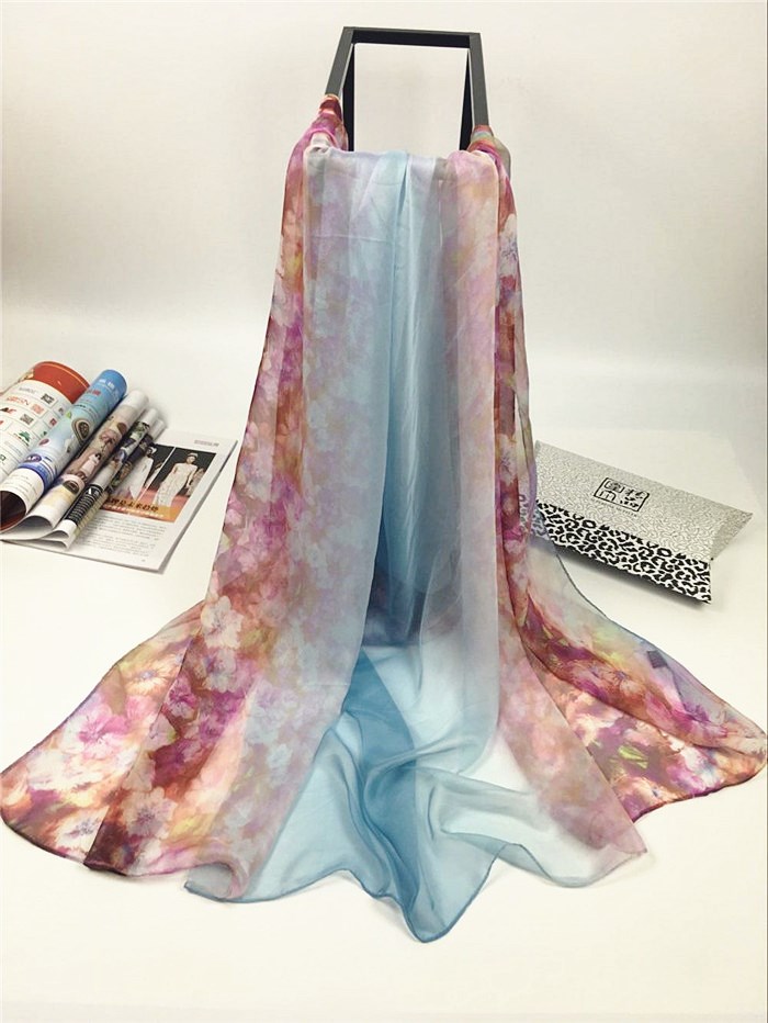 新款繁花似錦系列女士仿真絲圍巾天藍 新款繁花似錦系列女士仿真絲圍巾天藍