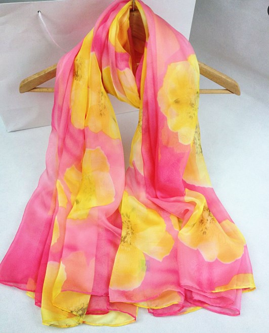 新款仿數碼絲巾粉紅 新款仿數碼絲巾粉紅