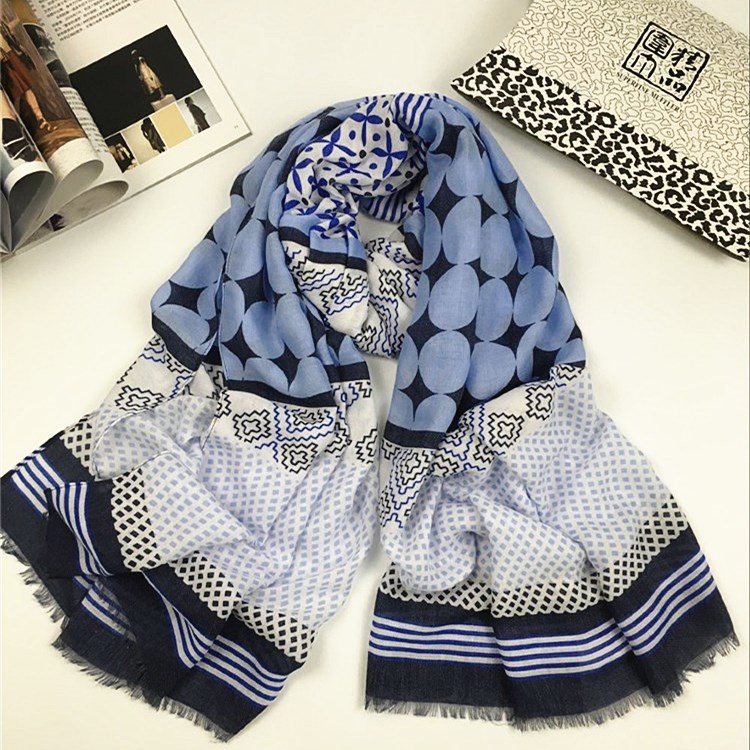 淺藍波點款巴厘紗圍巾 淺藍波點款巴厘紗圍巾